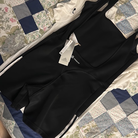 NWT ADIDAS JUMPSUIT WOMEN SHORTS SIZE SMALL - Picture 6 of 7